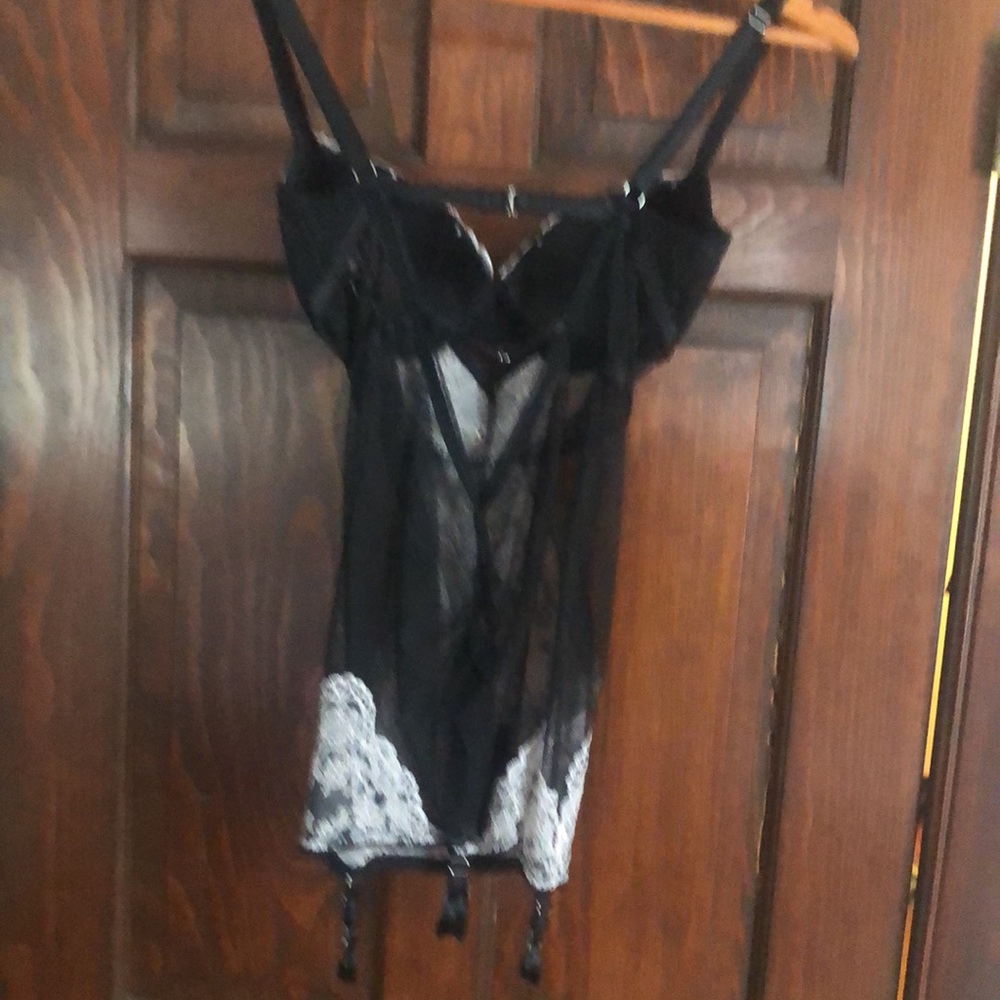 Lingerie - Picture 3 of 3